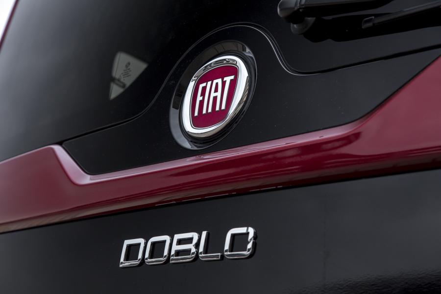 Логотип Fiat Doblo (152) 2015 года  (фото 2 из 47)